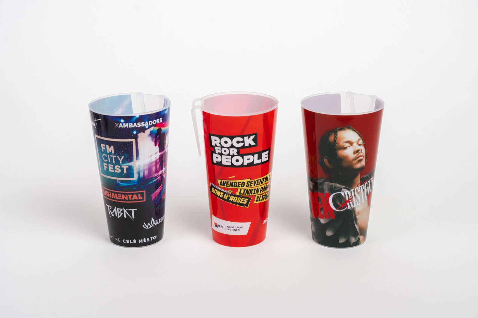 Vasos de marca en uso
